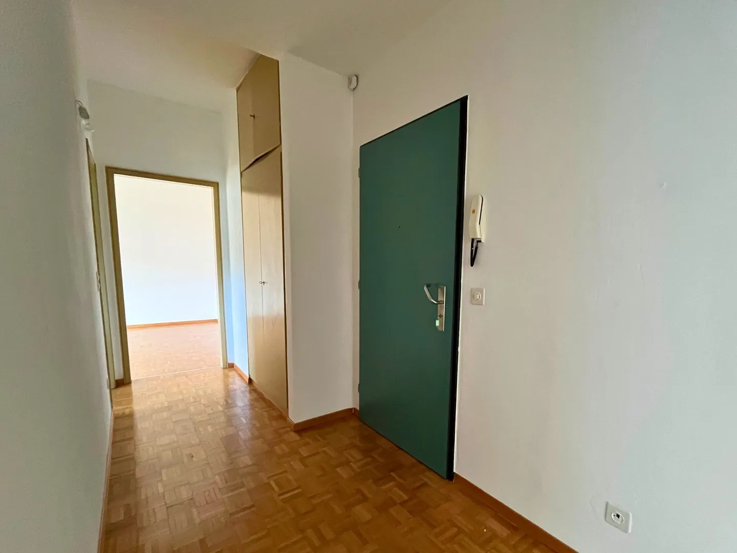 Appartamento luminoso di 2,5 locali nel centro di Chiasso, strategicamente situato e ben collegato - Foto 10 di 13