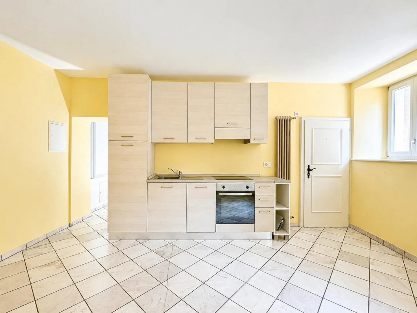 APPARTEMENT SPACIEUX DE 2 PIÈCES À LOUER DANS LE CENTRE HISTORIQUE D'AGRA - Photo 2 sur 9