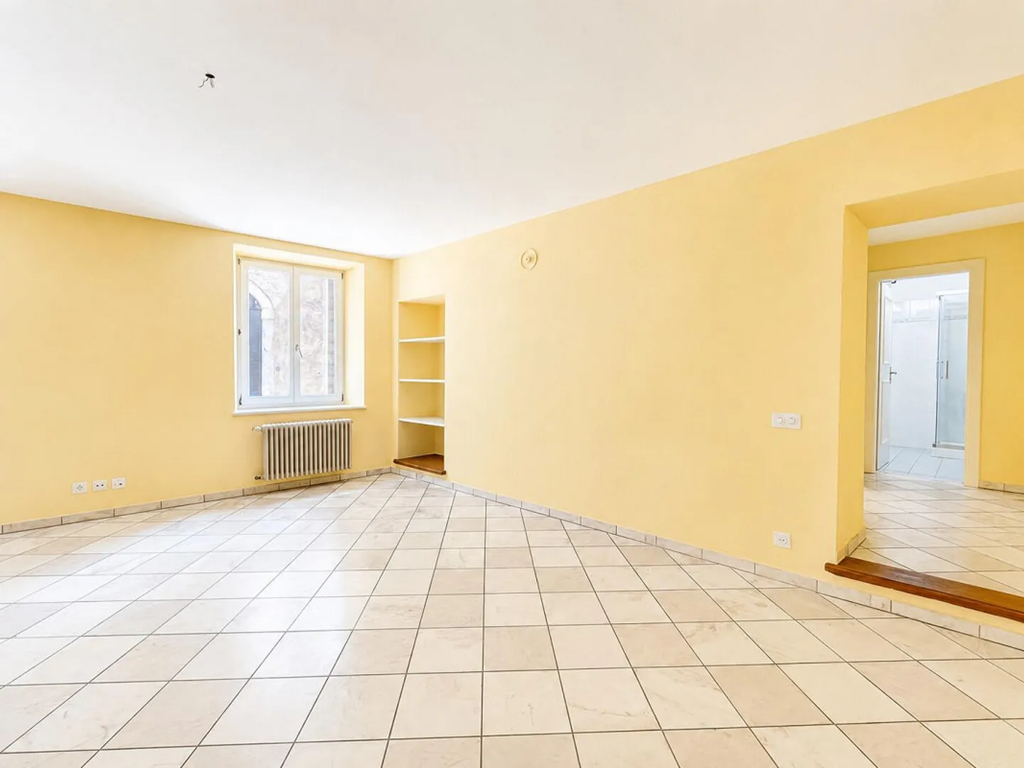 APPARTEMENT SPACIEUX DE 2 PIÈCES À LOUER DANS LE CENTRE HISTORIQUE D'AGRA - Photo 4 sur 9