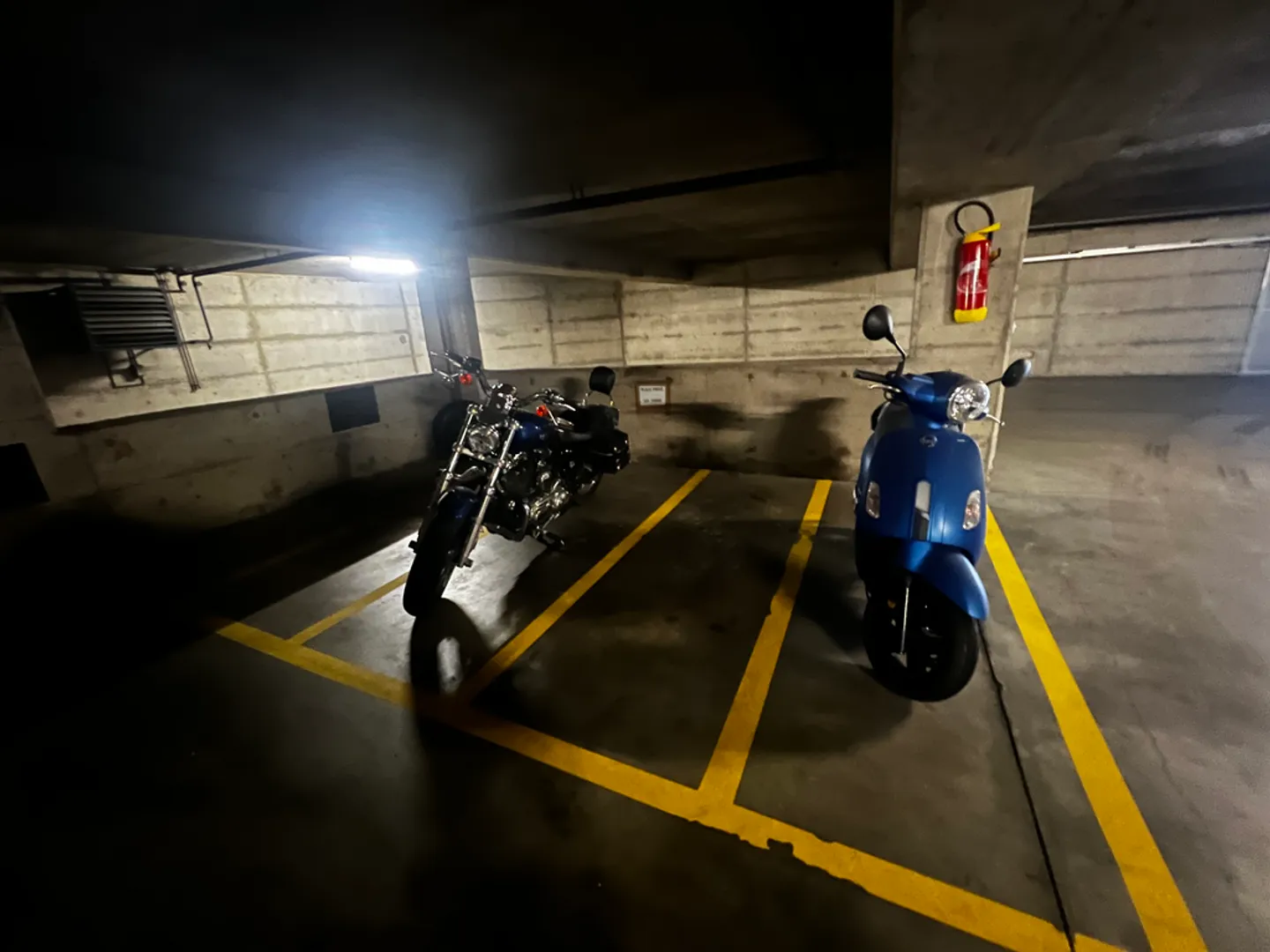 Posto moto all'aperto - Foto 2 di 2