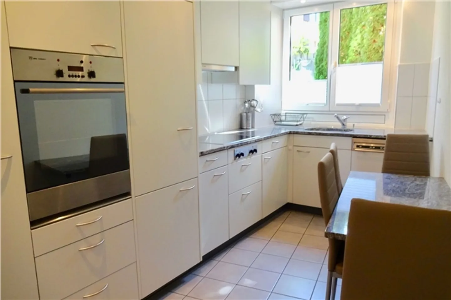 Furnished Room in Central Shared Apartment in Zurich - Photo 6 of 8