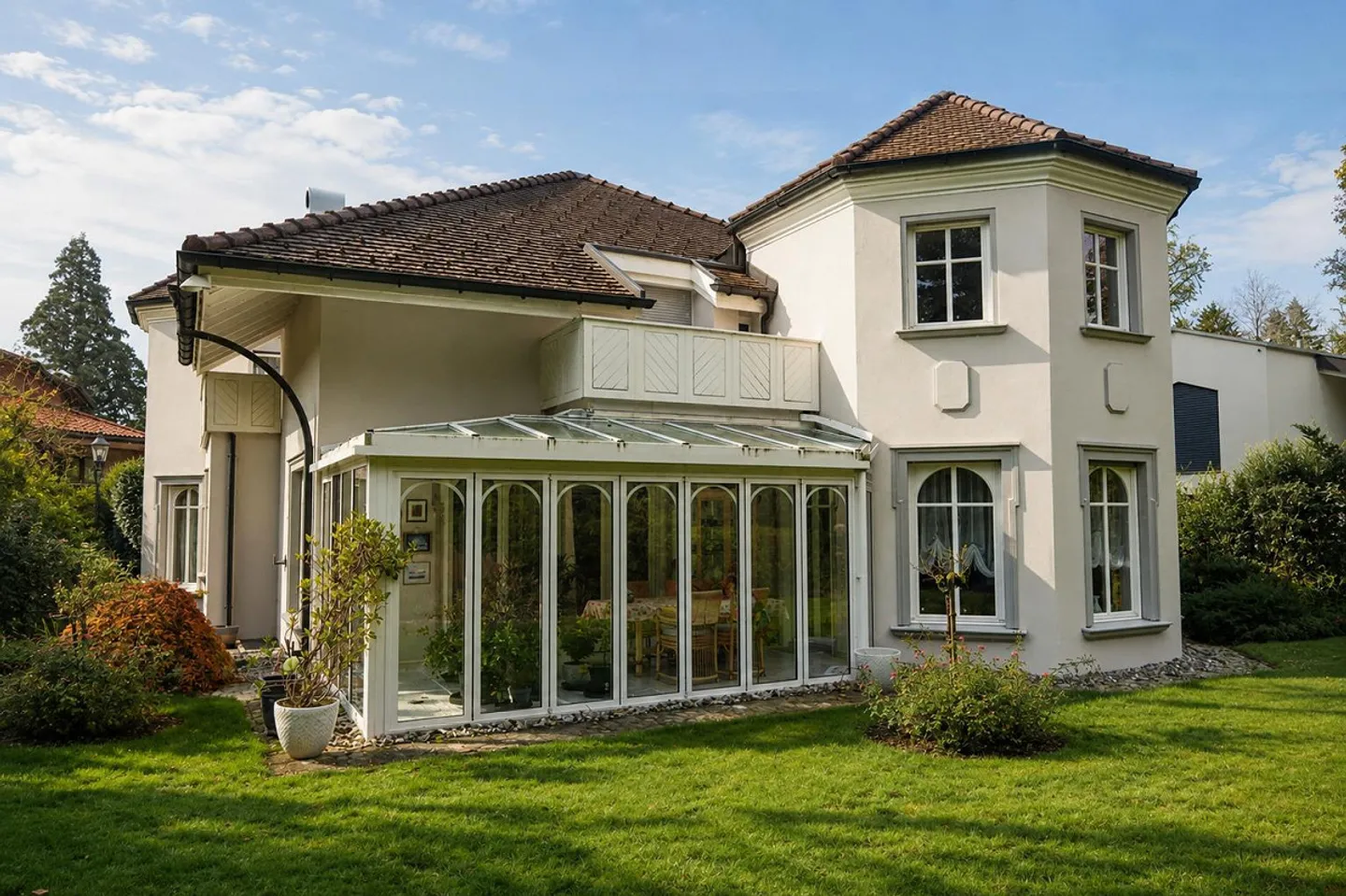 Seltene Villa mit Bauland in Kastanienbaum - Foto 1 von 4