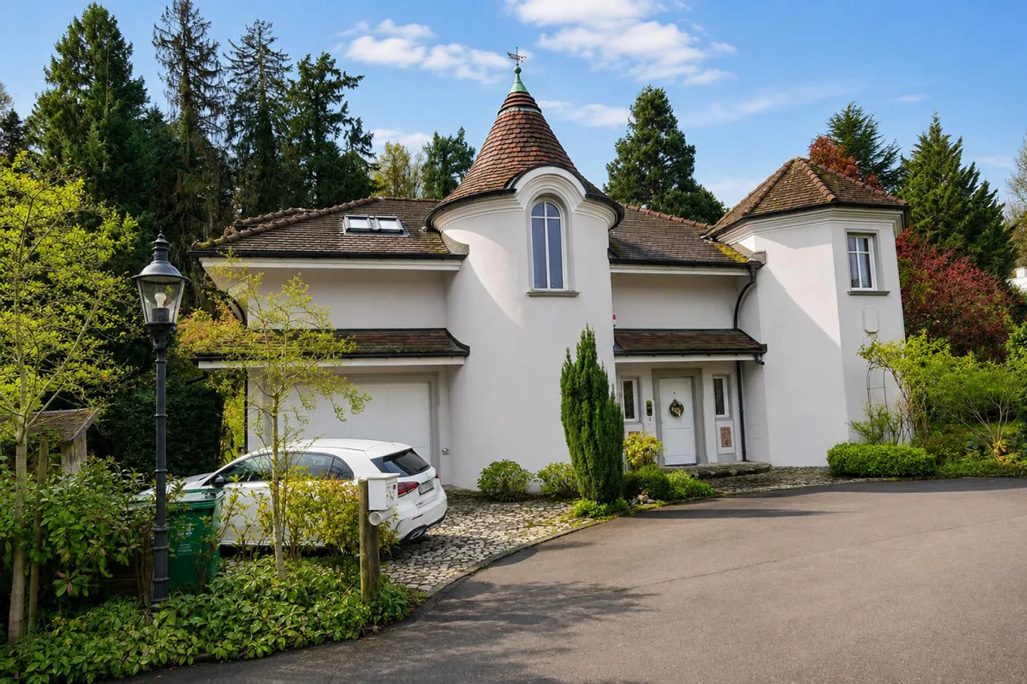 Seltene Villa mit Bauland in Kastanienbaum - Foto 2 von 4