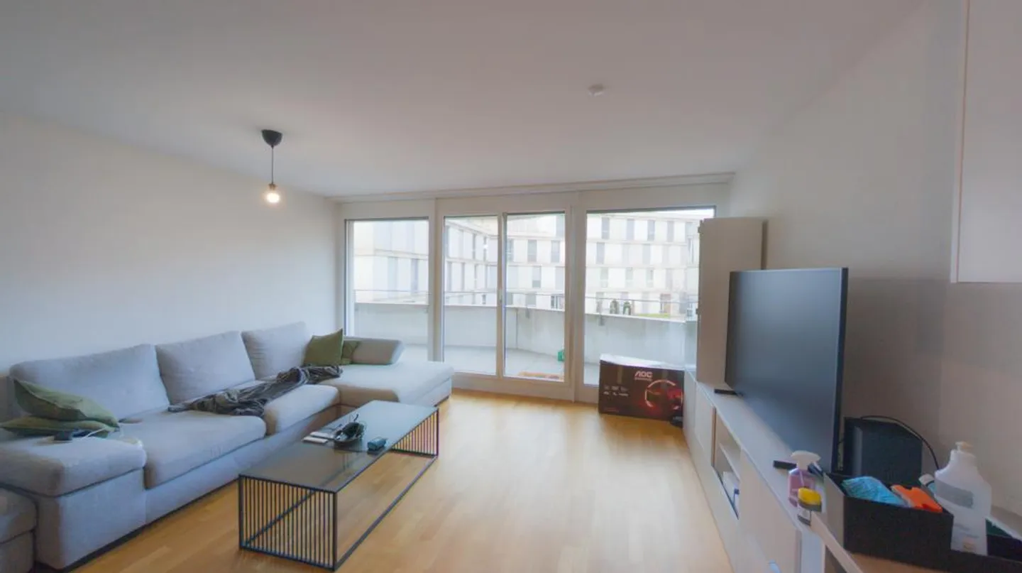 2-room refreshed apartment on the 1st floor with balcony in a 2018 neighborhood - Photo 1 of 7