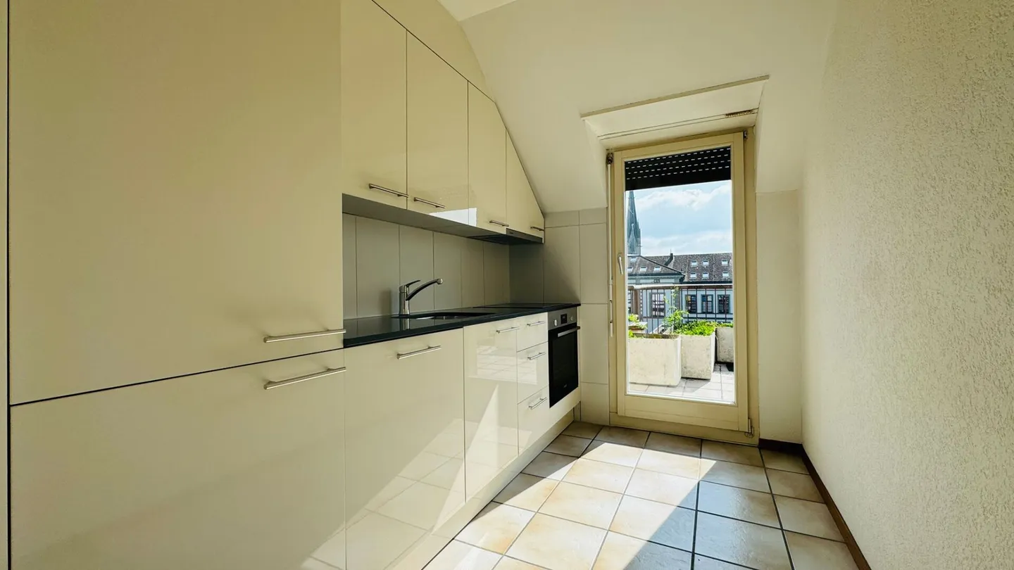 Appartamento 2.5 locali con balcone, lavatrice privata, cantina e locale biciclette - Foto 4 di 10