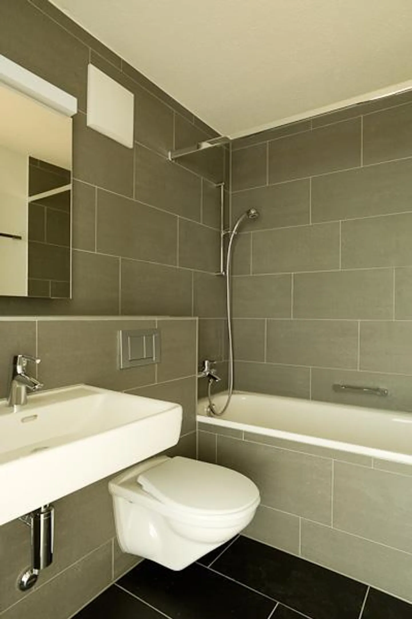 Appartement moderne et lumineux de 2,5 pièces dans un quartier résidentiel calme - Photo 3 sur 6