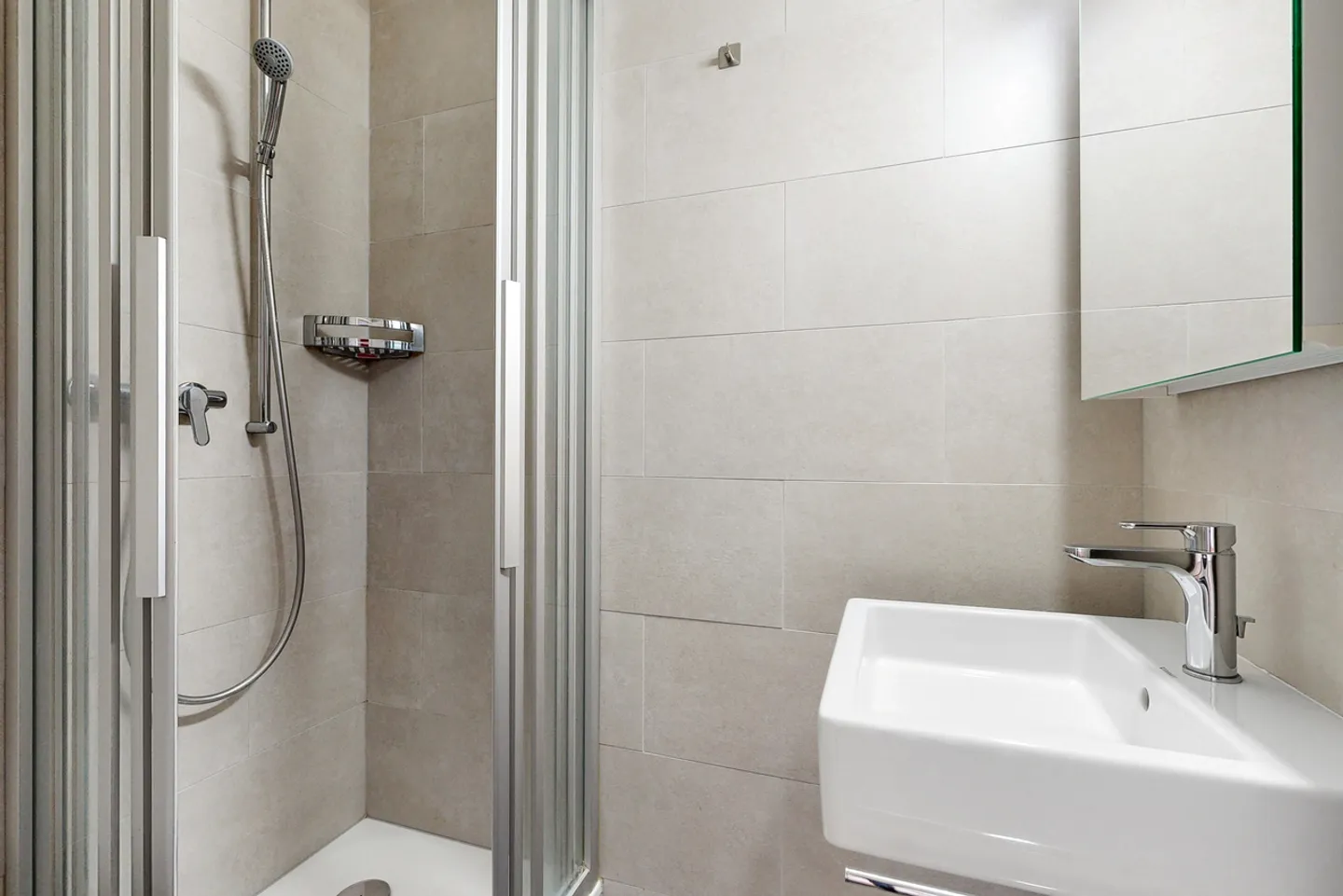 Spacious and Bright Accommodation - Photo 10 of 10