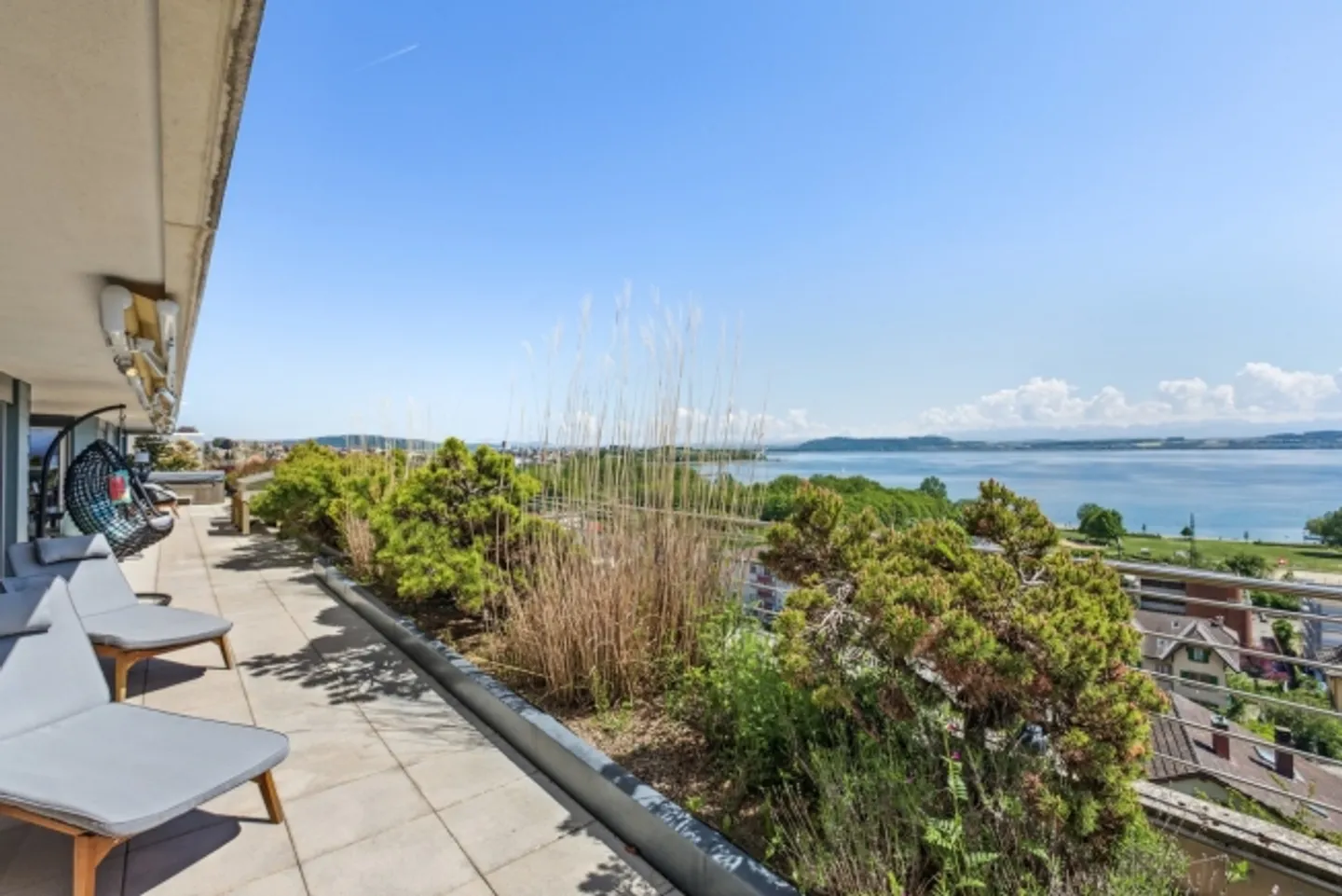 Exclusive penthouse with a view of the lake and the Alps! - Photo 2 of 12