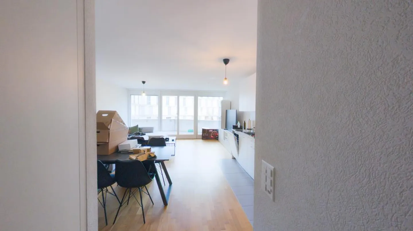 2-room refreshed apartment on the 1st floor with balcony in a 2018 neighborhood - Photo 5 of 7