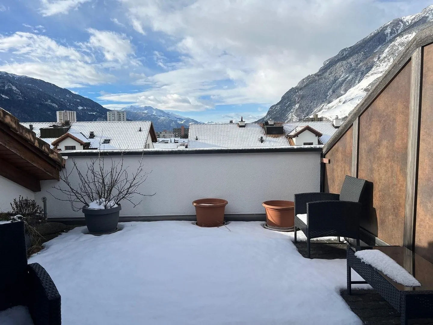 Charmante 4.5-Zimmer-Maisonette-Wohnung mit herrlicher Aussicht - Foto 2 von 13