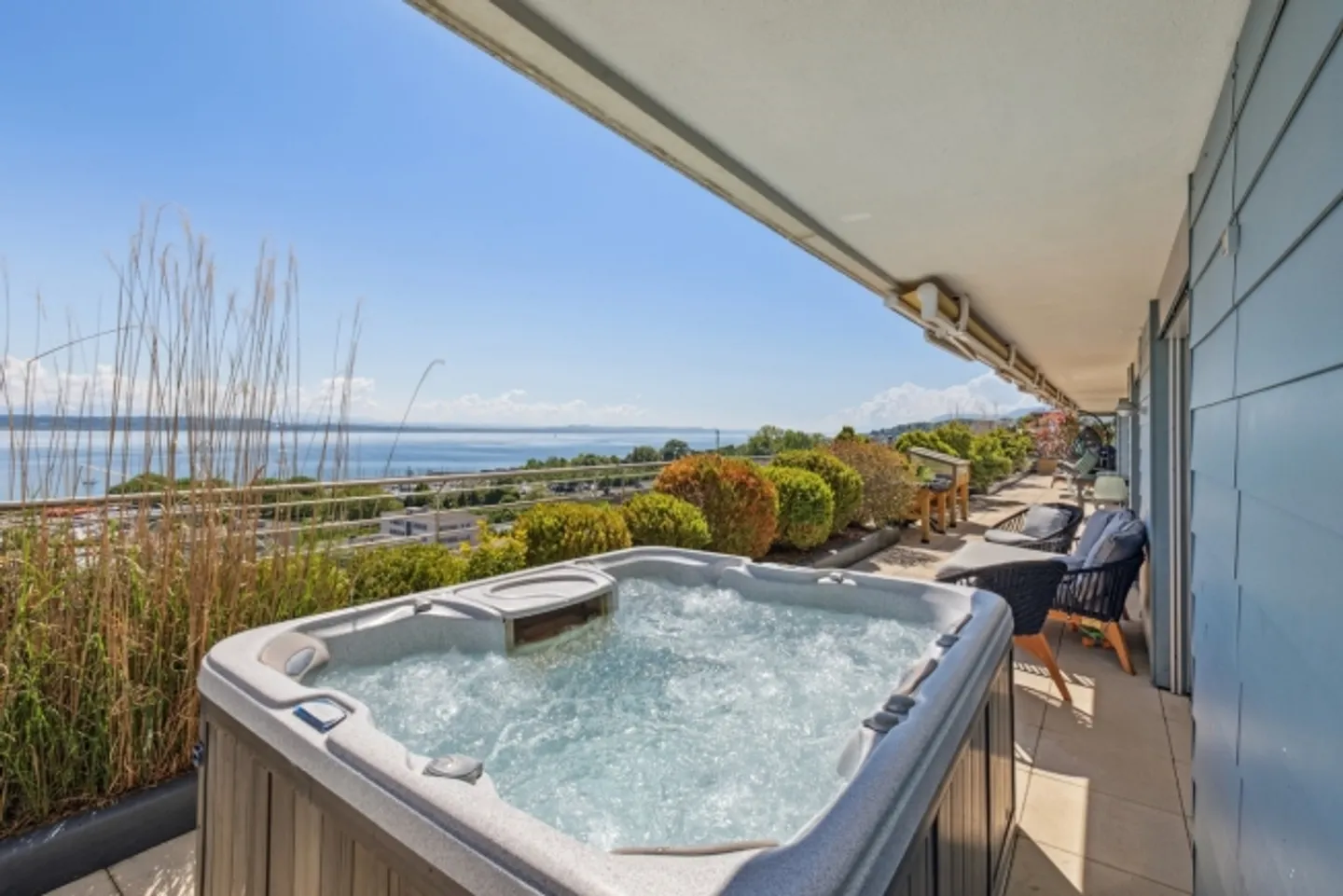 Exclusive penthouse with a view of the lake and the Alps! - Photo 1 of 12