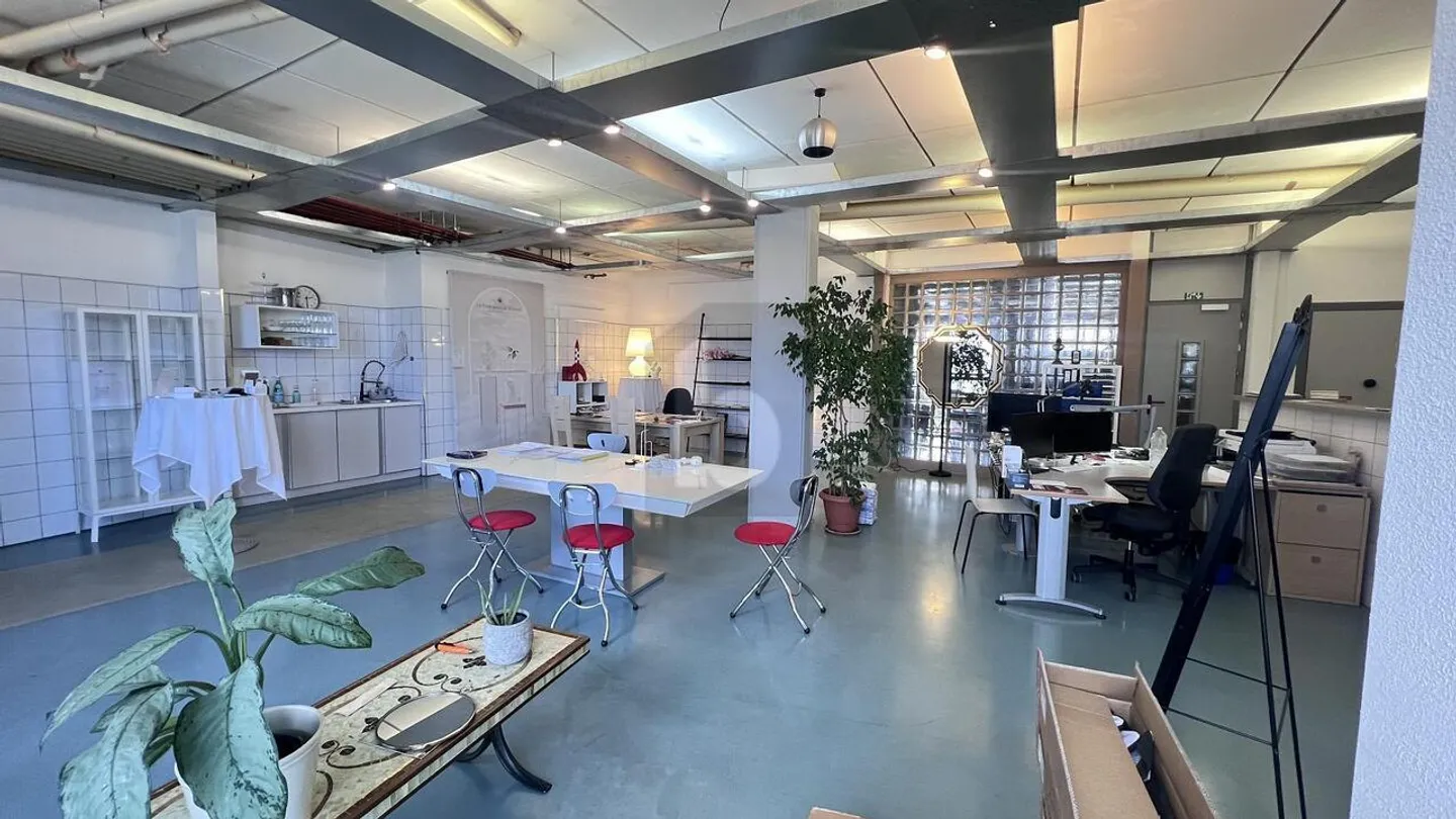 Grand Bureau de Type Industriel - Photo 3 sur 5