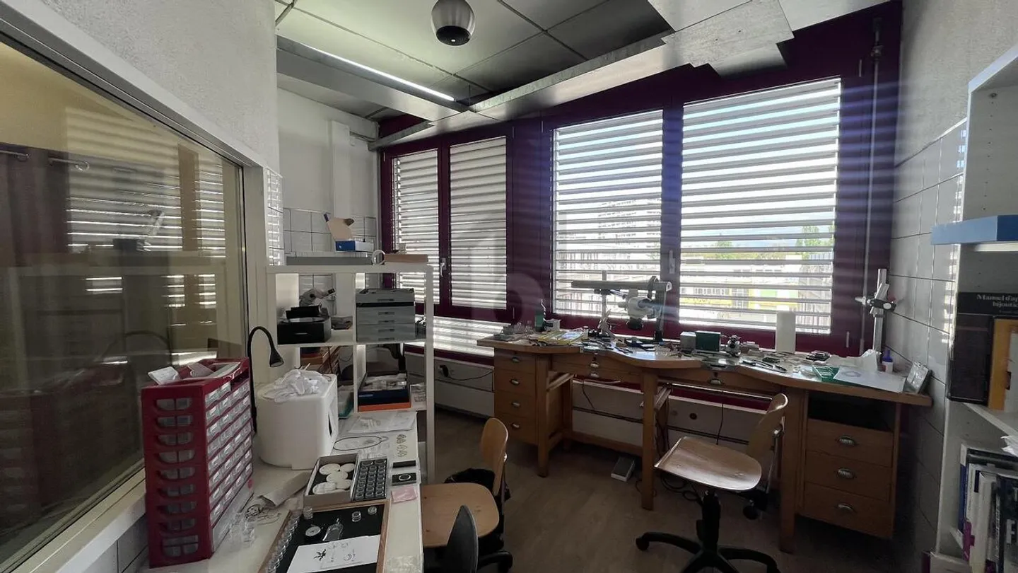 Grand Bureau de Type Industriel - Photo 4 sur 5