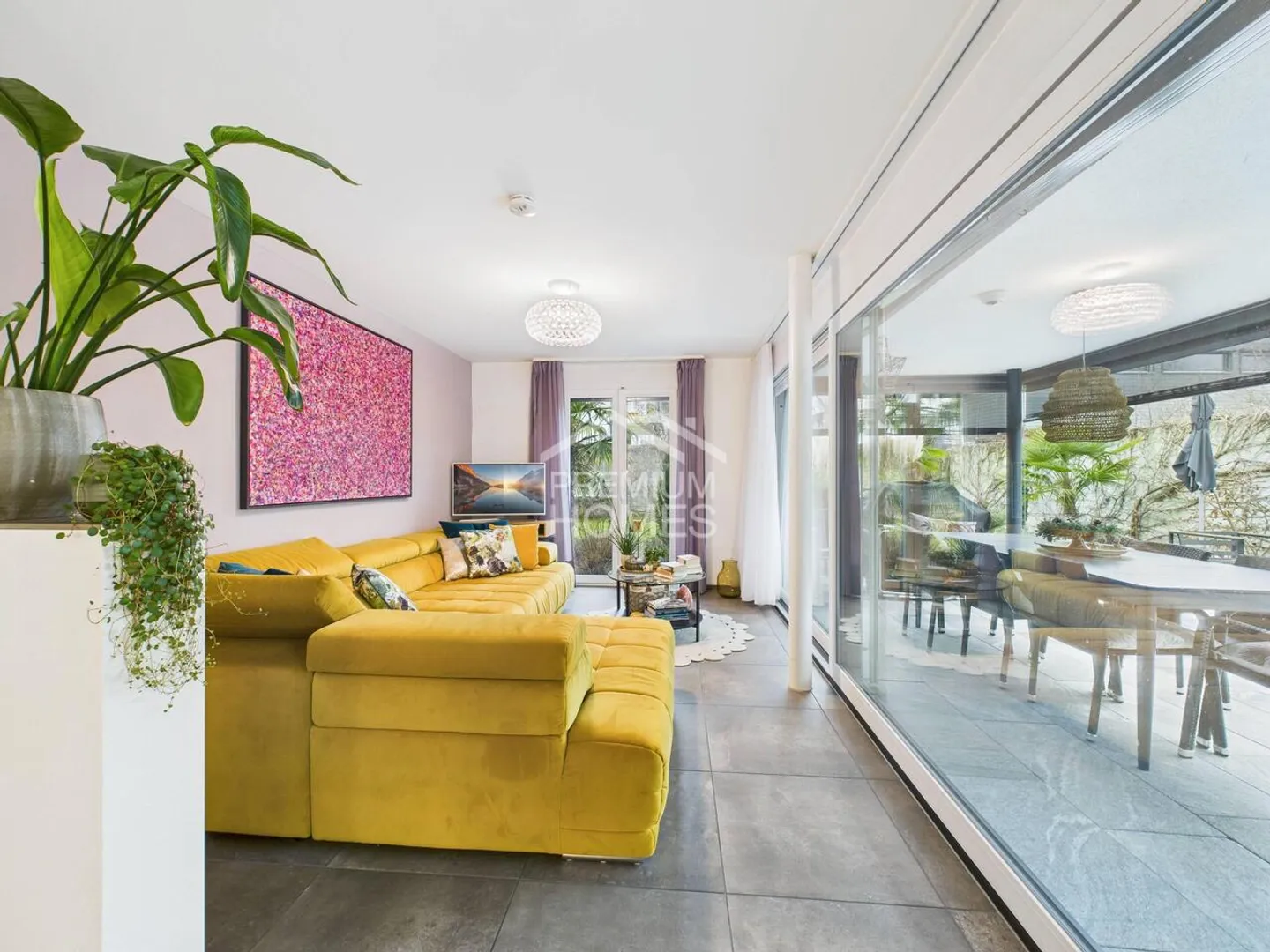 Vivre qui fixe de nouvelles normes - Photo 2 sur 13