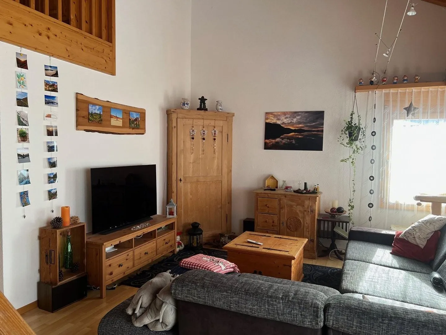 Charmante 4.5-Zimmer-Maisonette-Wohnung mit herrlicher Aussicht - Foto 5 von 13