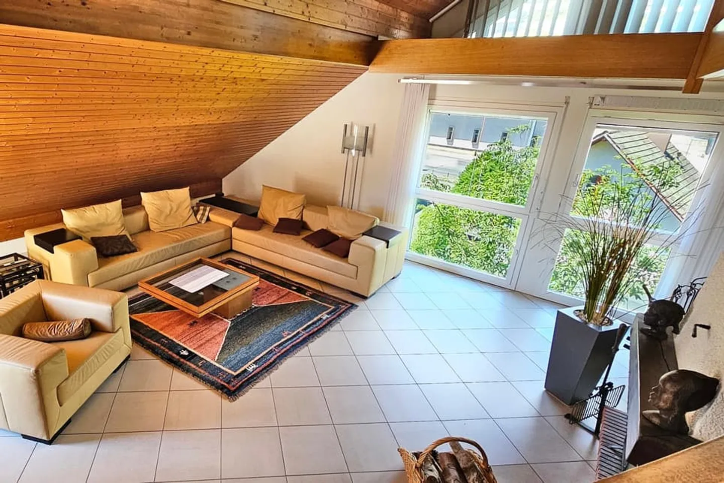 Wunderschöne 4,5-Zimmer-Wohnung mit Kamin in St-Blaise - Foto 1 von 9