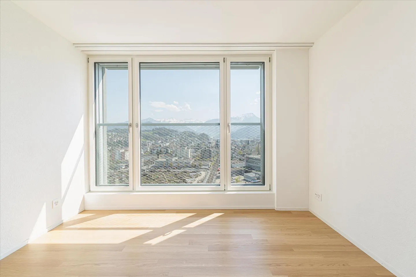 Living in MATTEO - Bright apartment with great views for rent! - Photo 4 of 6