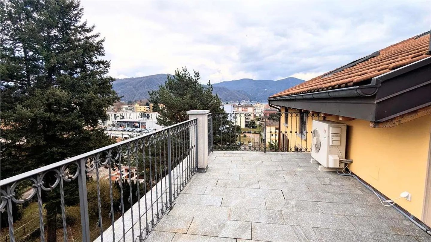 Caslano, magnifique penthouse 4,5 dans une vieille maison - Photo 9 sur 13