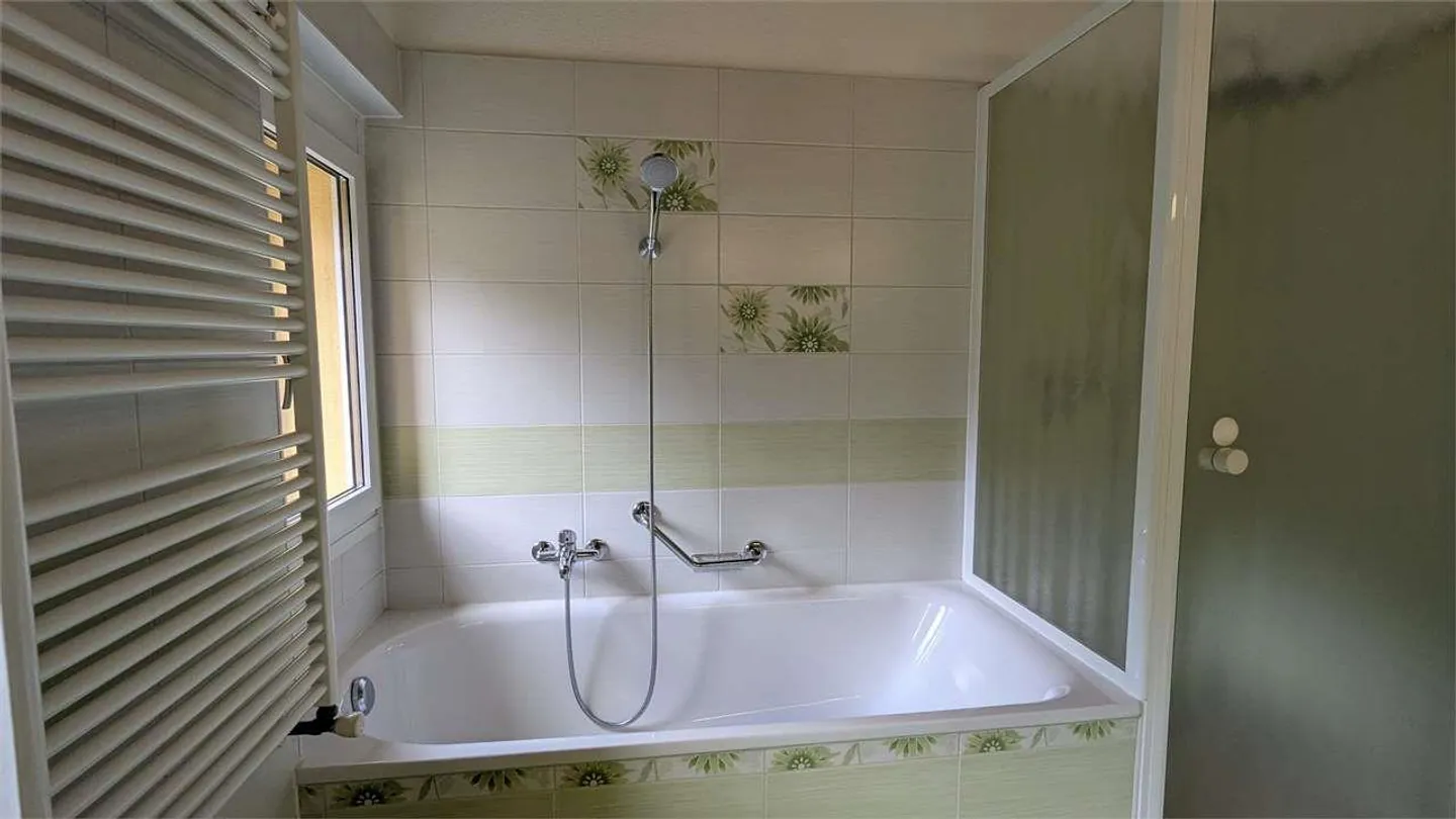 Caslano, magnifique penthouse 4,5 dans une vieille maison - Photo 11 sur 13