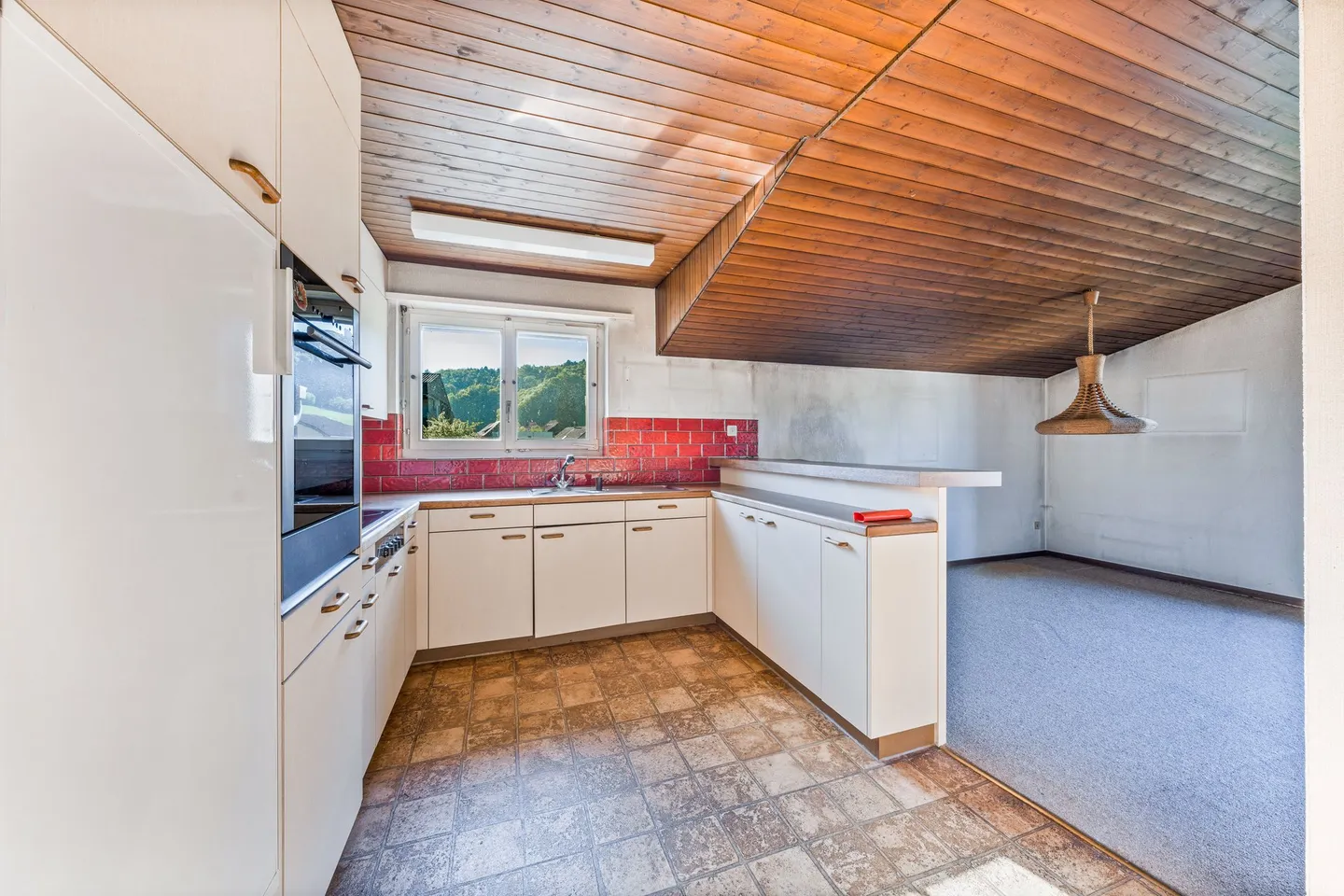 Family-friendly home with balcony - Photo 8 of 11