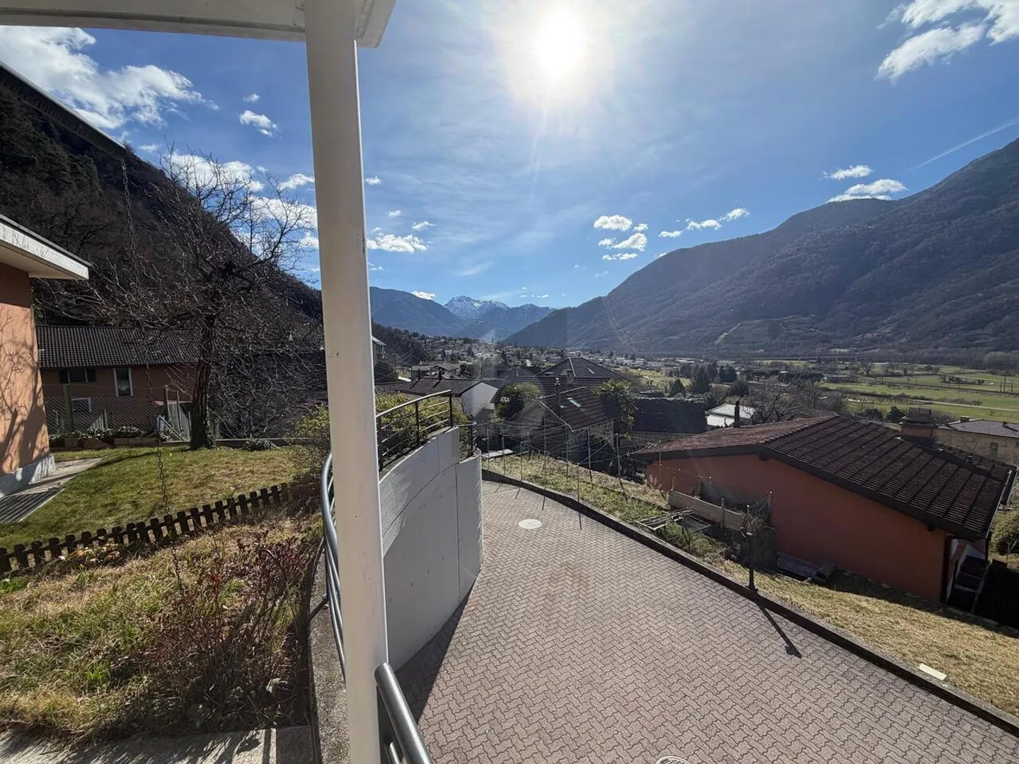 Charming Family Home with Garden - Photo 2 of 6