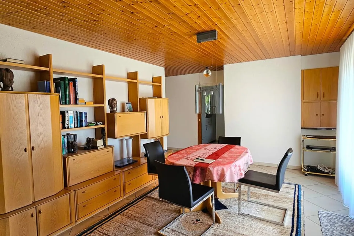 Wunderschöne 4,5-Zimmer-Wohnung mit Kamin in St-Blaise - Foto 4 von 9