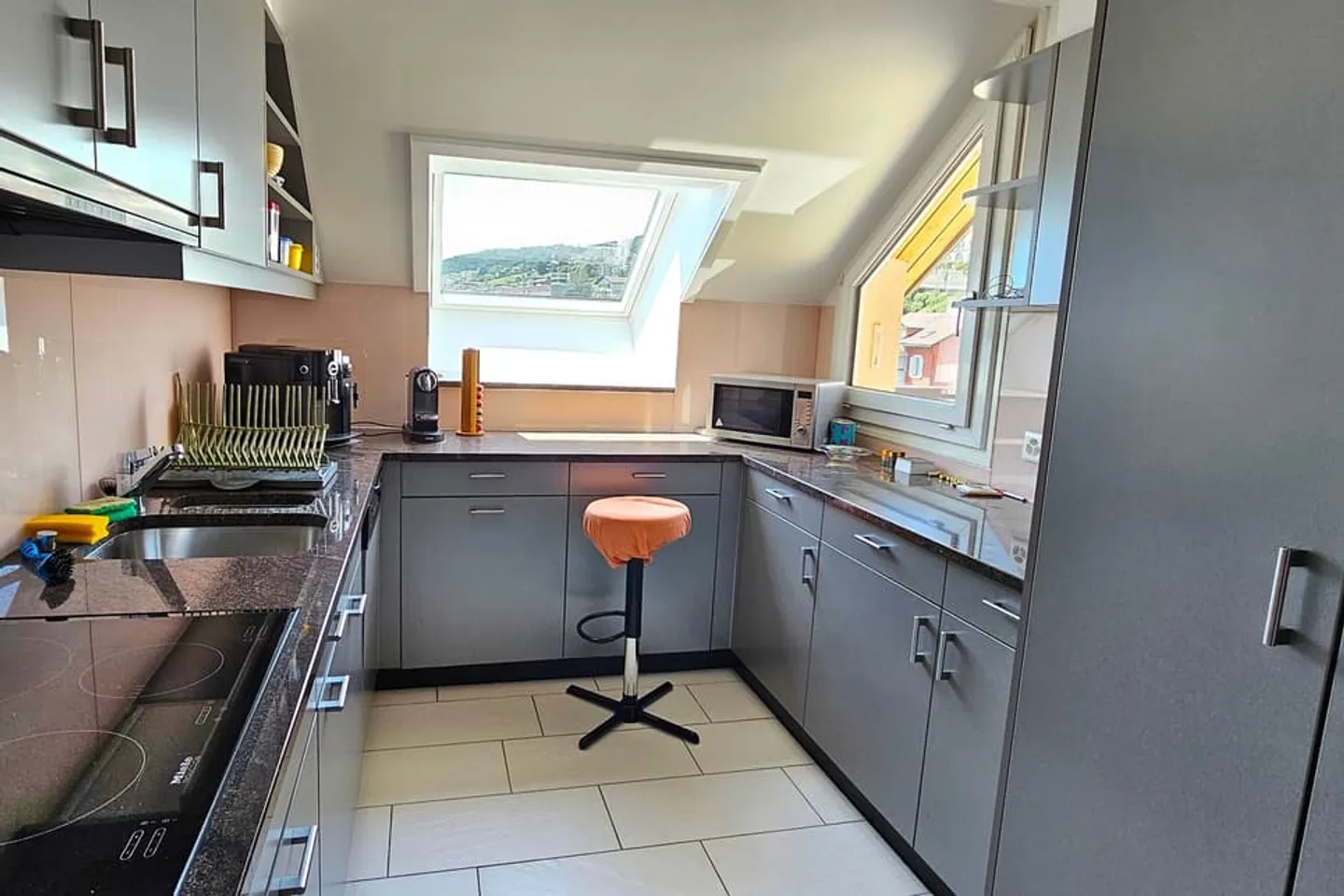 Wunderschöne 4,5-Zimmer-Wohnung mit Kamin in St-Blaise - Foto 5 von 9