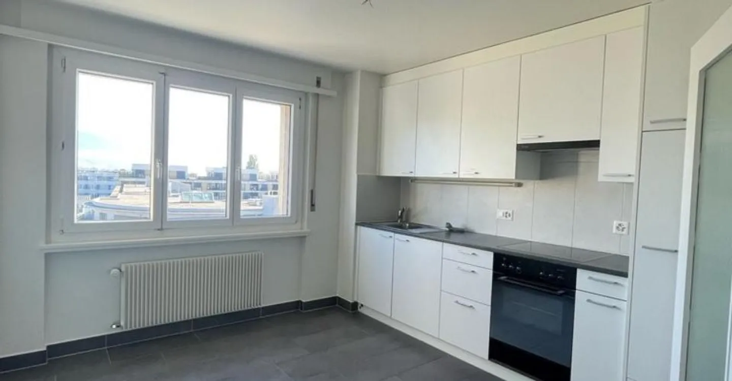 Bright 3.5 room apartment of 100m2 - Photo 2 of 6