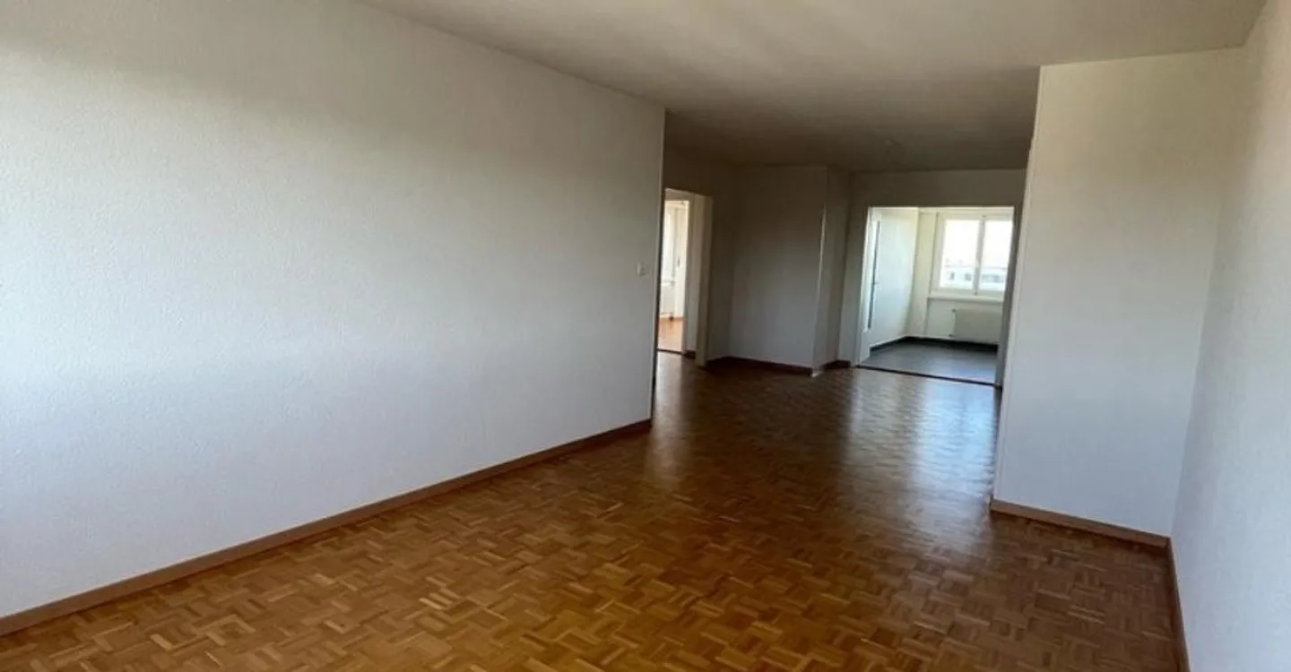 Bright 3.5 room apartment of 100m2 - Photo 3 of 6