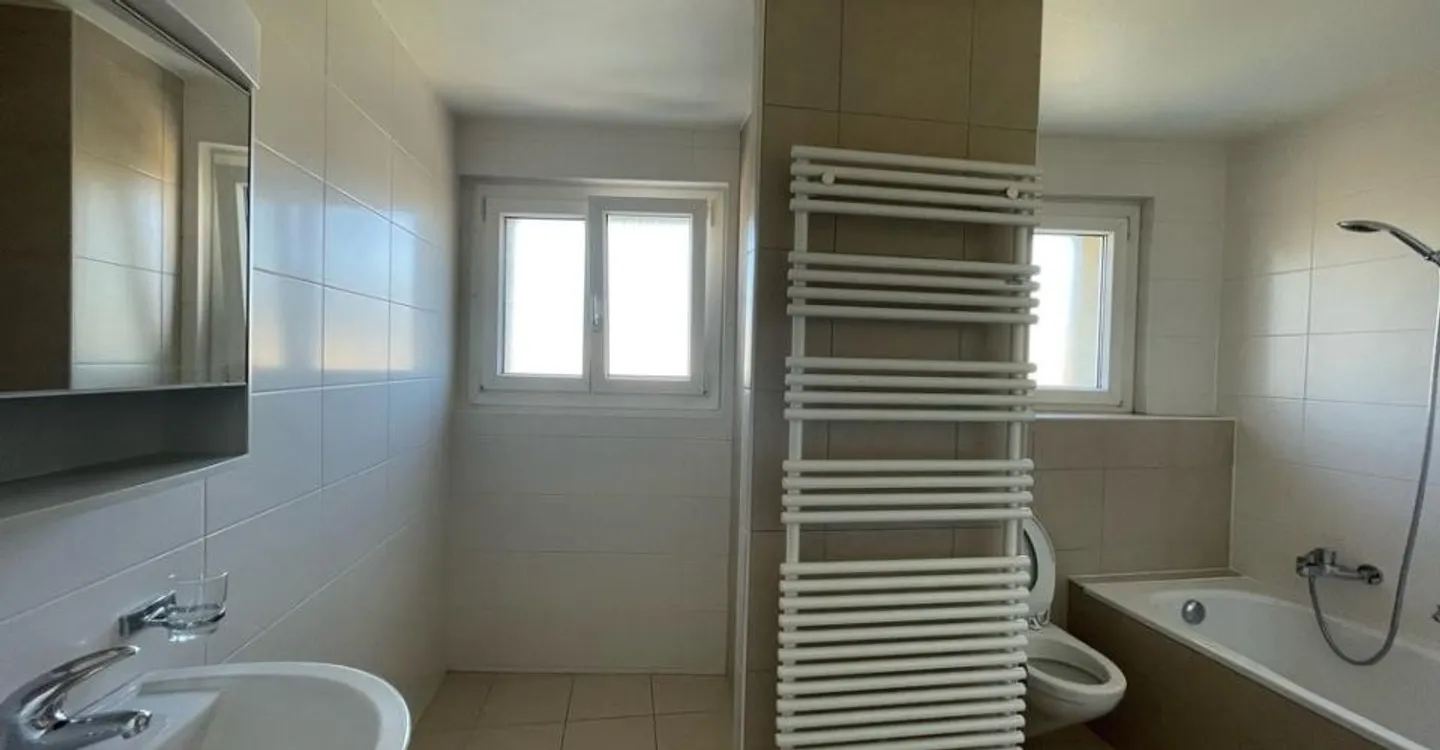 Bright 3.5 room apartment of 100m2 - Photo 4 of 6
