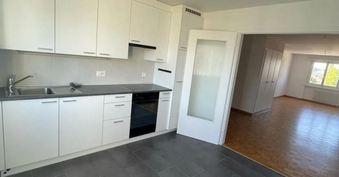 Bright 3.5 room apartment of 100m2 - Photo 1 of 6