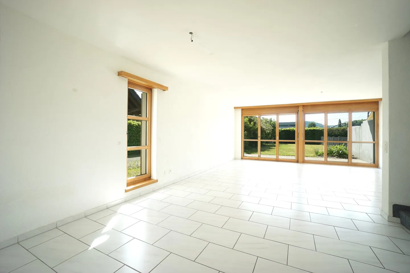 Well-maintained 5.5-room semi-detached house with plenty of space in a family-friendly location - Photo 3 of 24