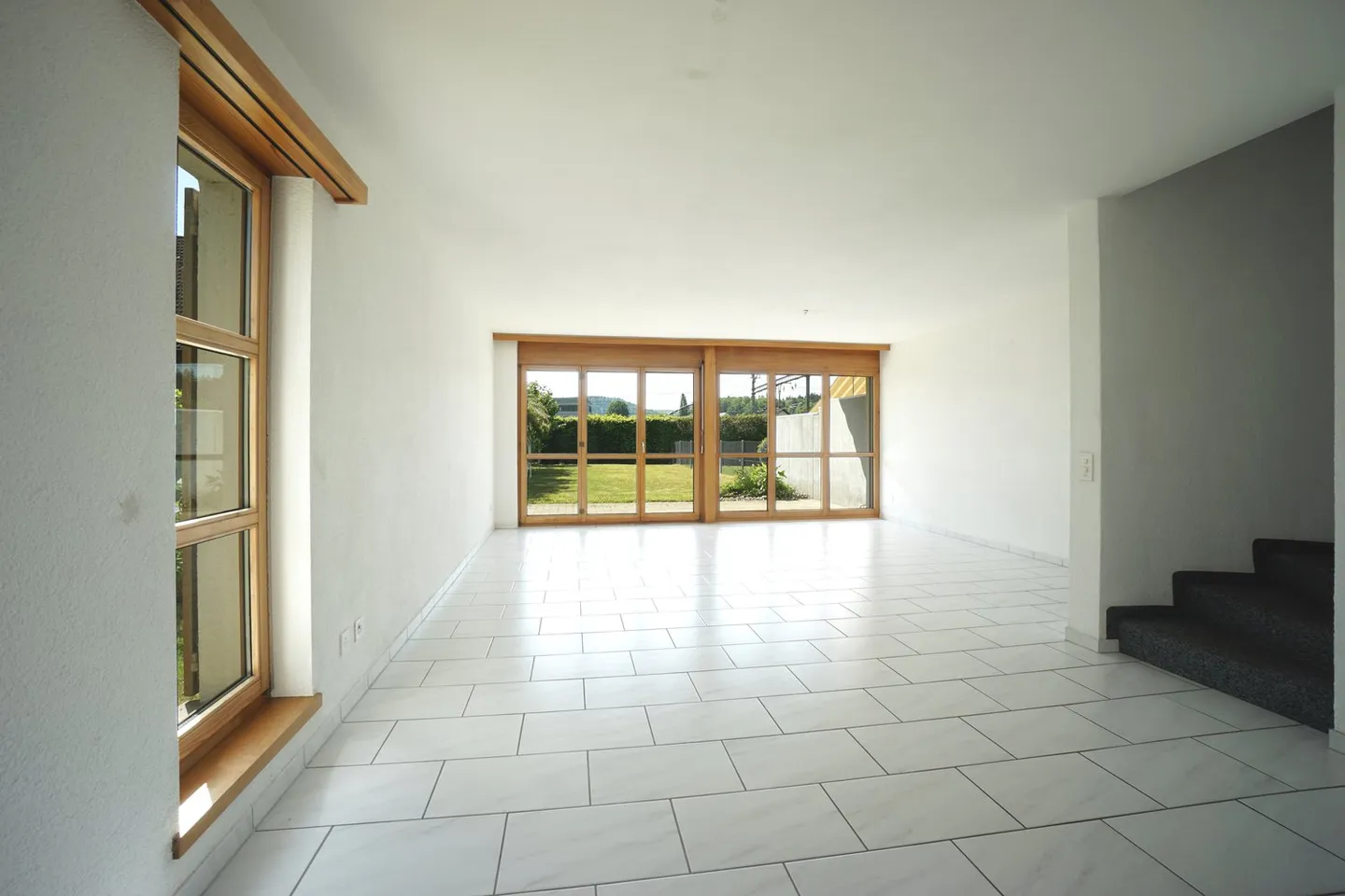 Well-maintained 5.5-room semi-detached house with plenty of space in a family-friendly location - Photo 4 of 24