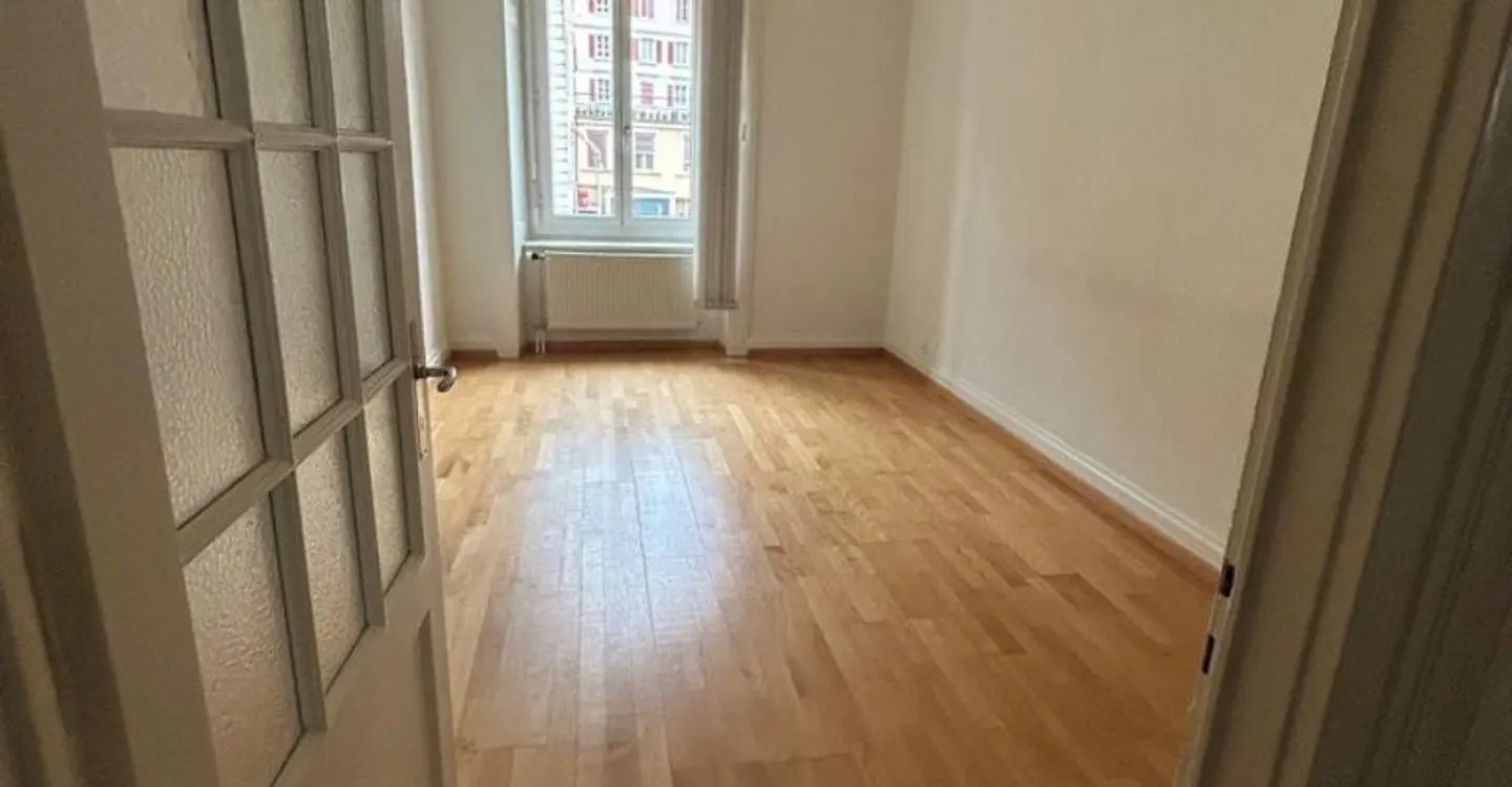Bell'appartamento 5.5 stanze - Foto 8 di 10