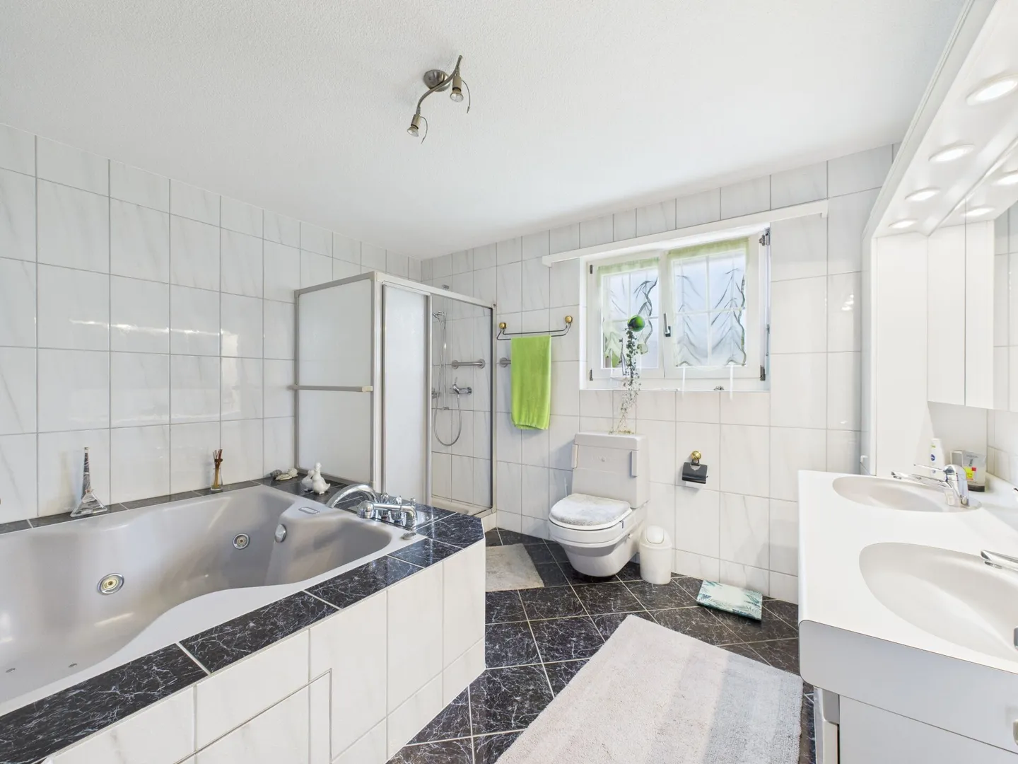 PLACE DE JARDIN, OPTION DE LOGEMENT ET BEAUCOUP D'ESPACE - Photo 4 sur 6