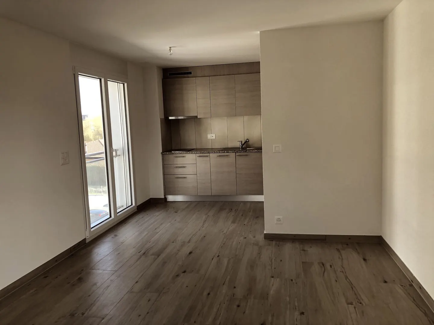 Modern Studio in Quiet Area - Photo 4 of 7