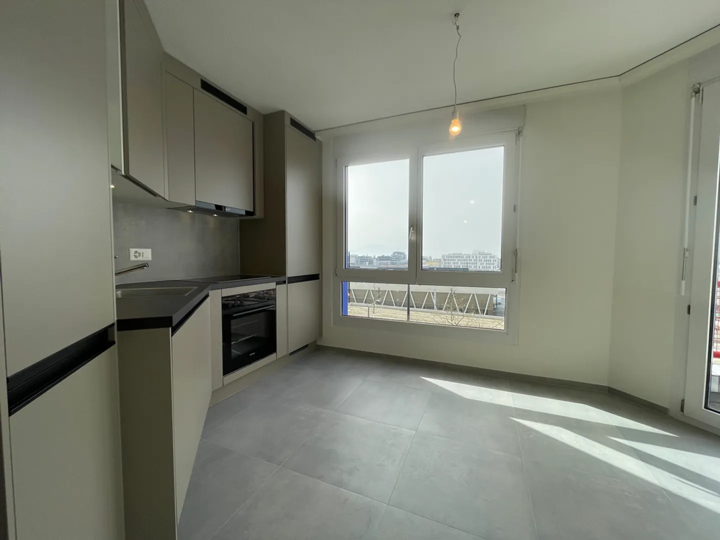 2.5 Room Apartment - Photo 2 of 6