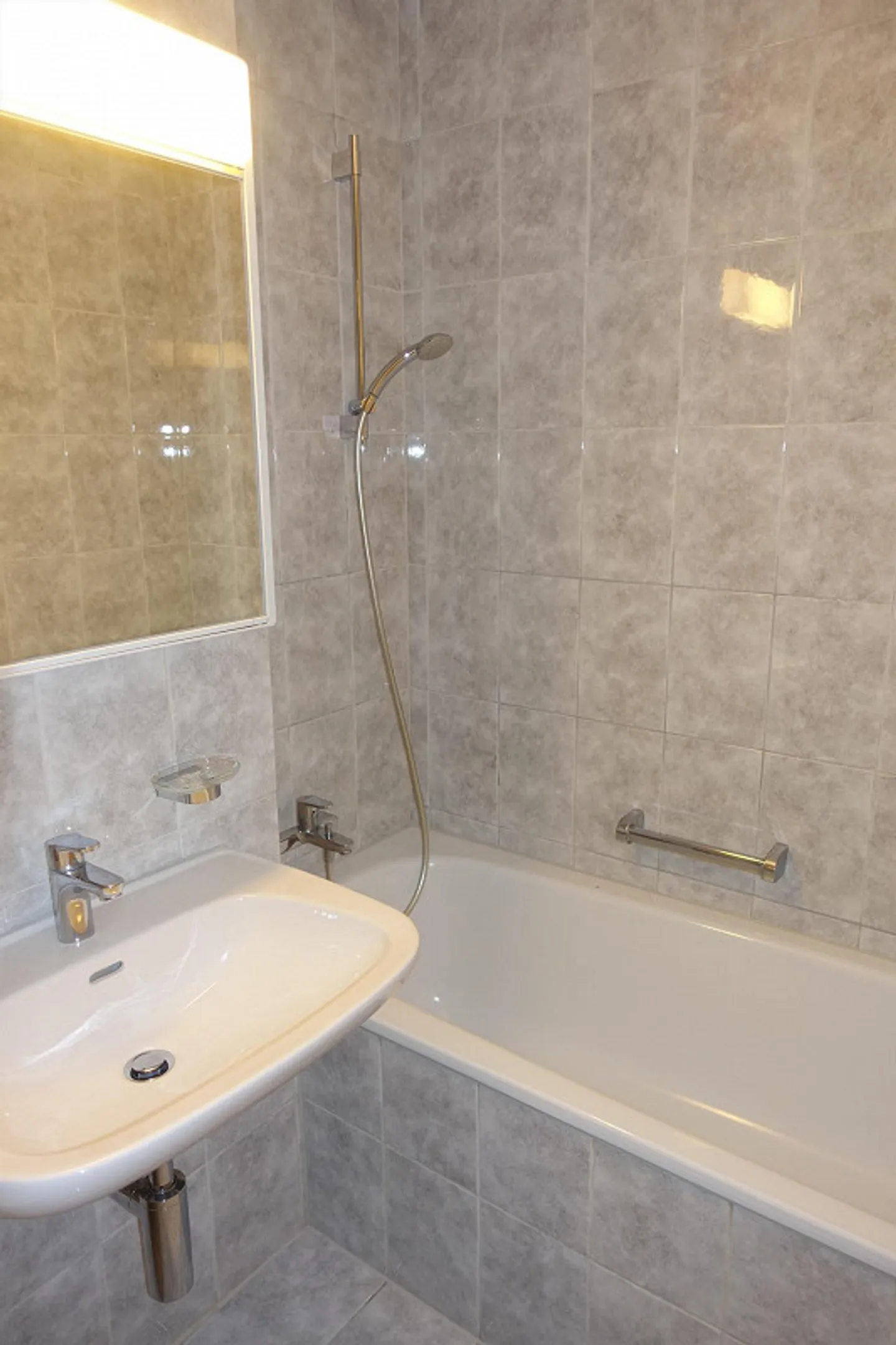 Ampio attico con charme - Foto 7 di 9