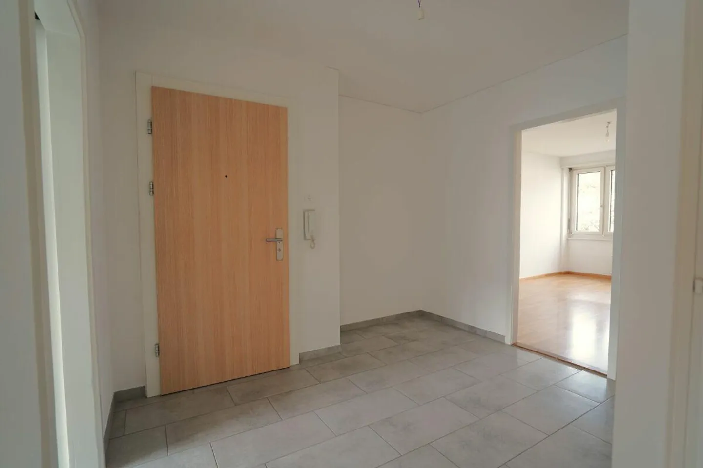 Bright 4-room apartment in the Iselin district - Photo 8 of 8