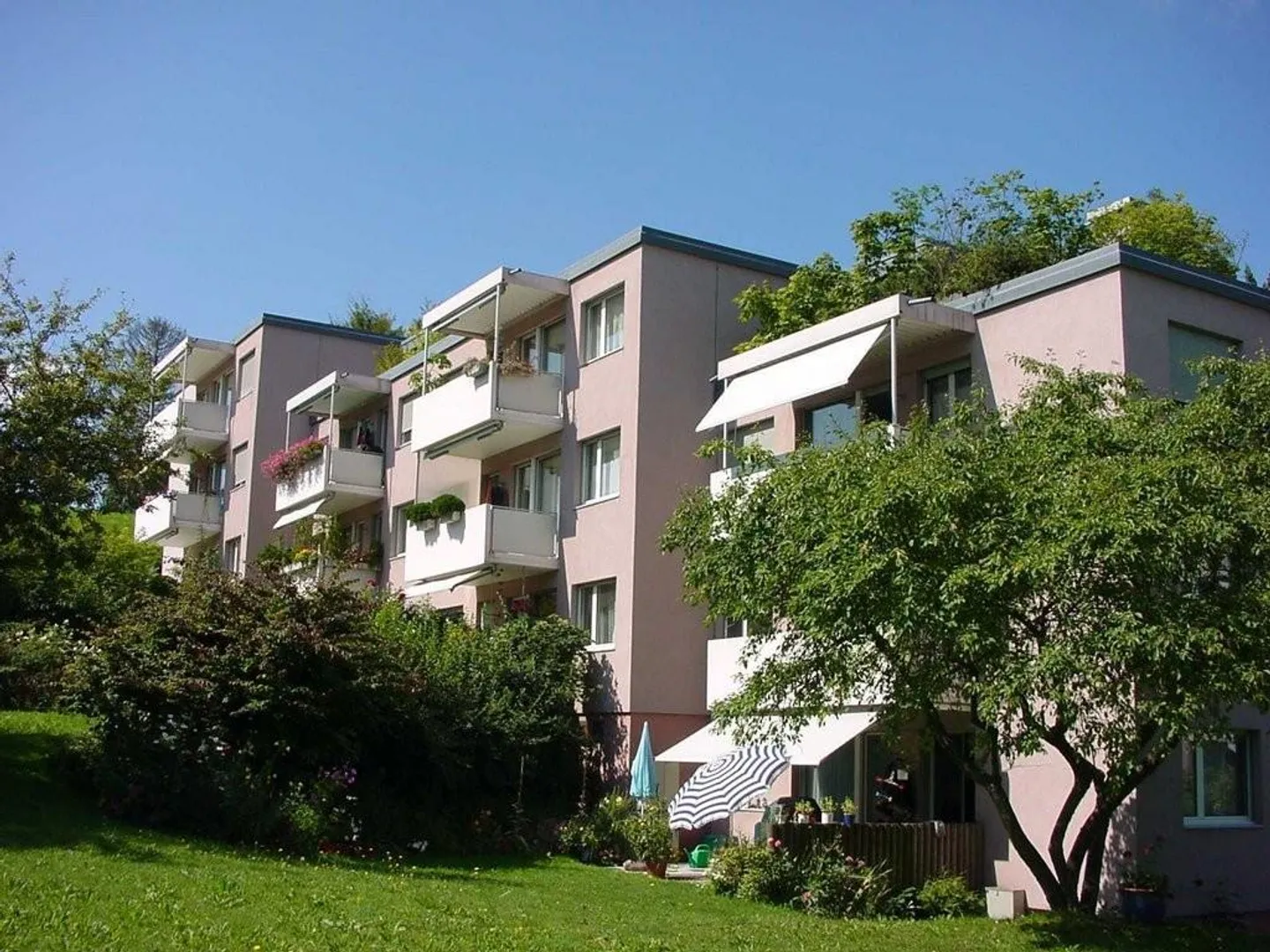 Charmant appartement de 3 pièces - Photo 1 sur 7