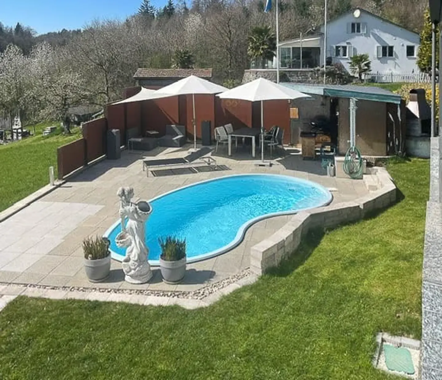 Casa unifamiliare con piscina e area forestale privata in una posizione magnifica - Foto 14 di 14