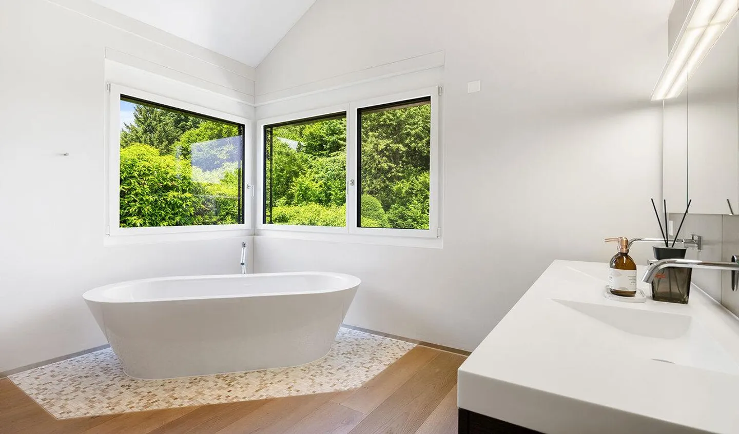 Residenza di design con un concetto di giardino unico e vicinanza urbana a Zug - Foto 6 di 10