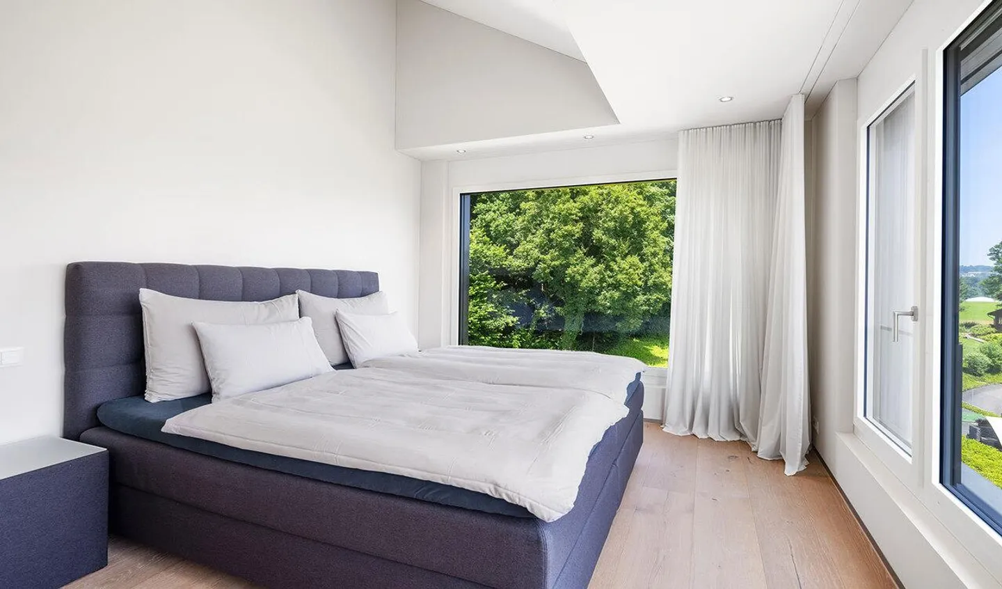 Residenza di design con un concetto di giardino unico e vicinanza urbana a Zug - Foto 7 di 10