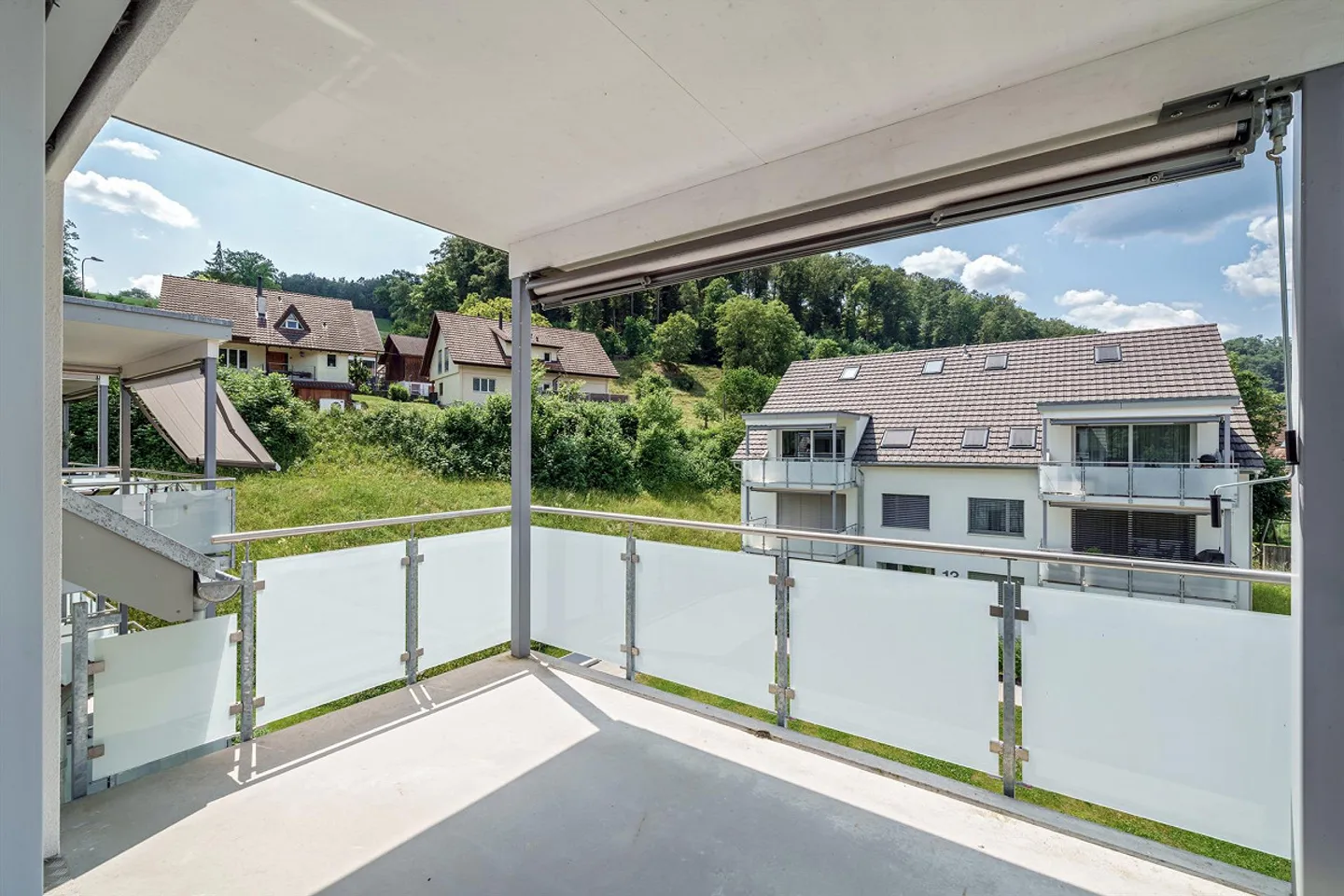 Modernes Apartment mit grossem Balkon - Foto 7 von 9