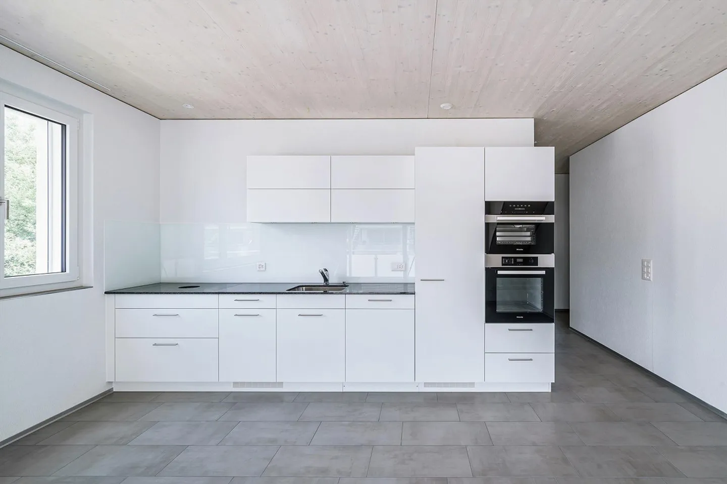 Modernes Apartment mit grossem Balkon - Foto 2 von 9