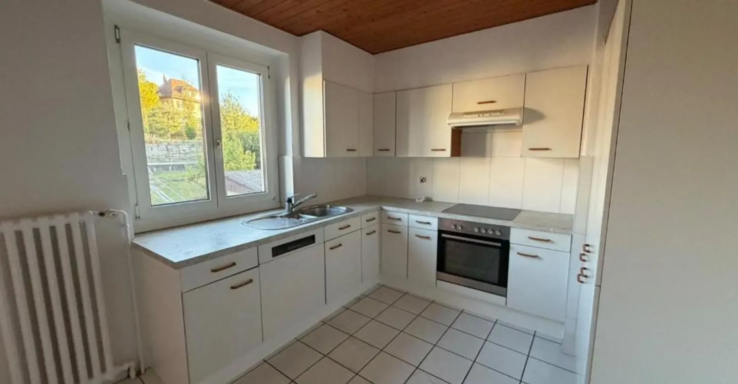 Tavannes, schöne 4,5-Zimmer-Wohnung im 2. Stock mit Aufzug - Foto 1 von 5