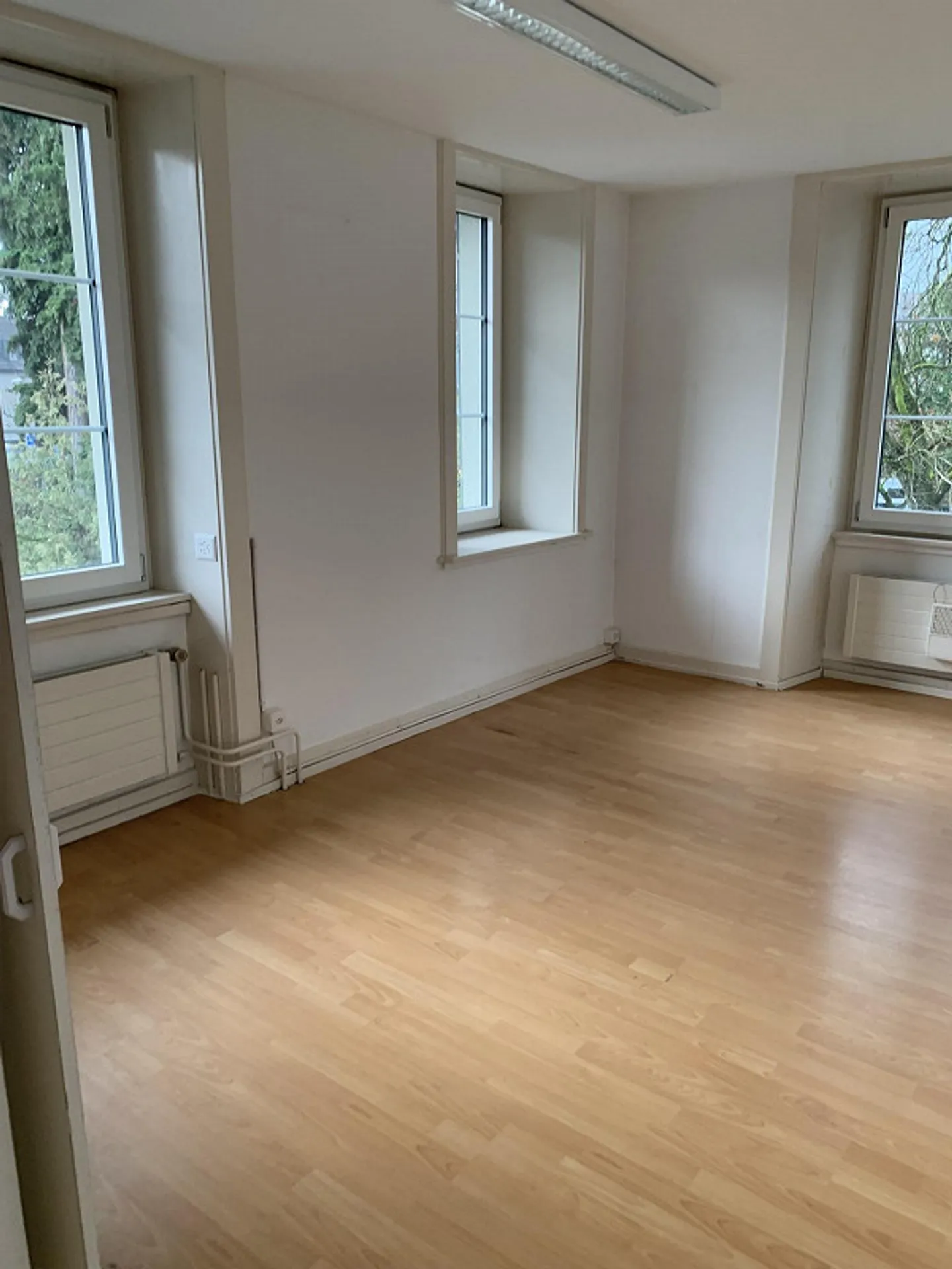 Bureaux à louer dans le centre de 8630 Rüti - Photo 2 sur 6
