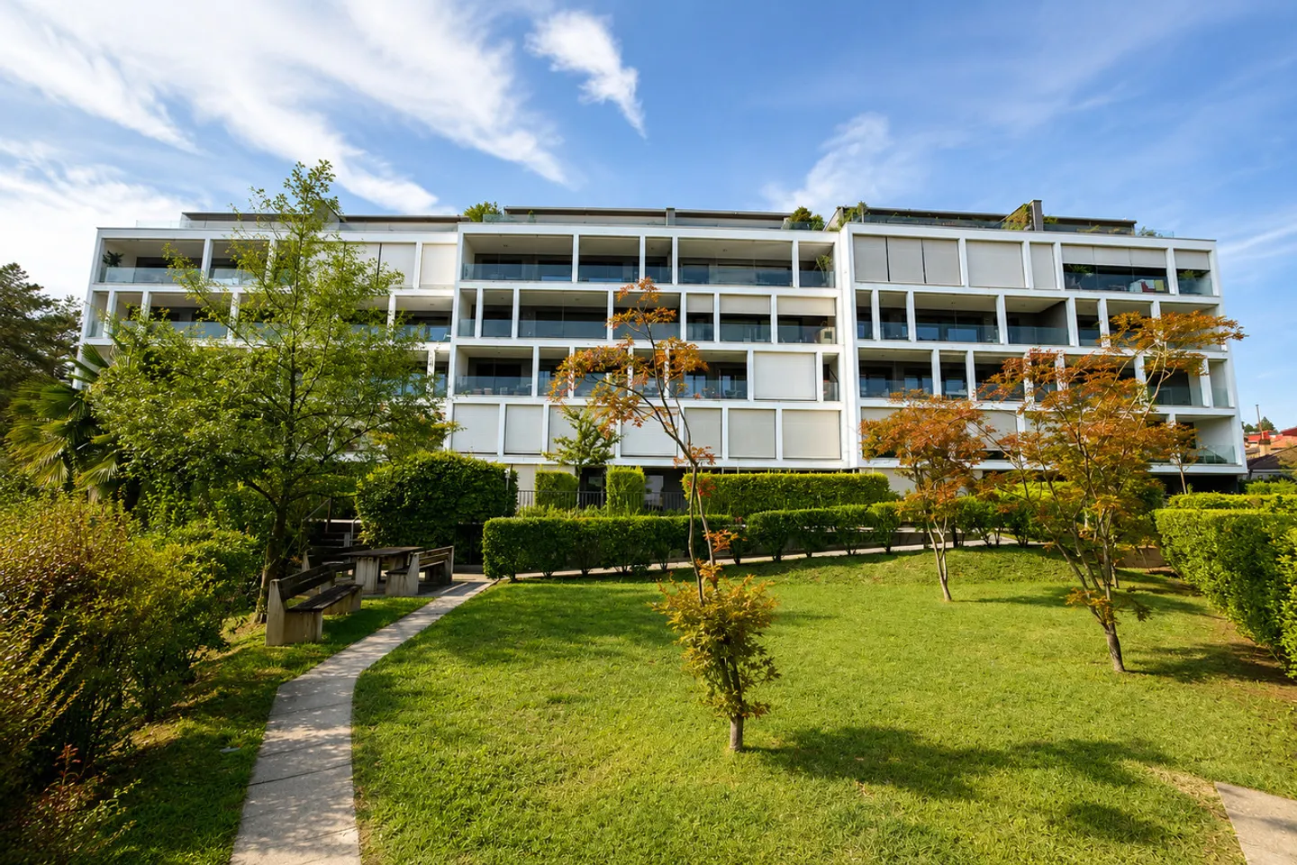 Appartement moderne avec vue sur le lac près du centre-ville - Photo 1 sur 13