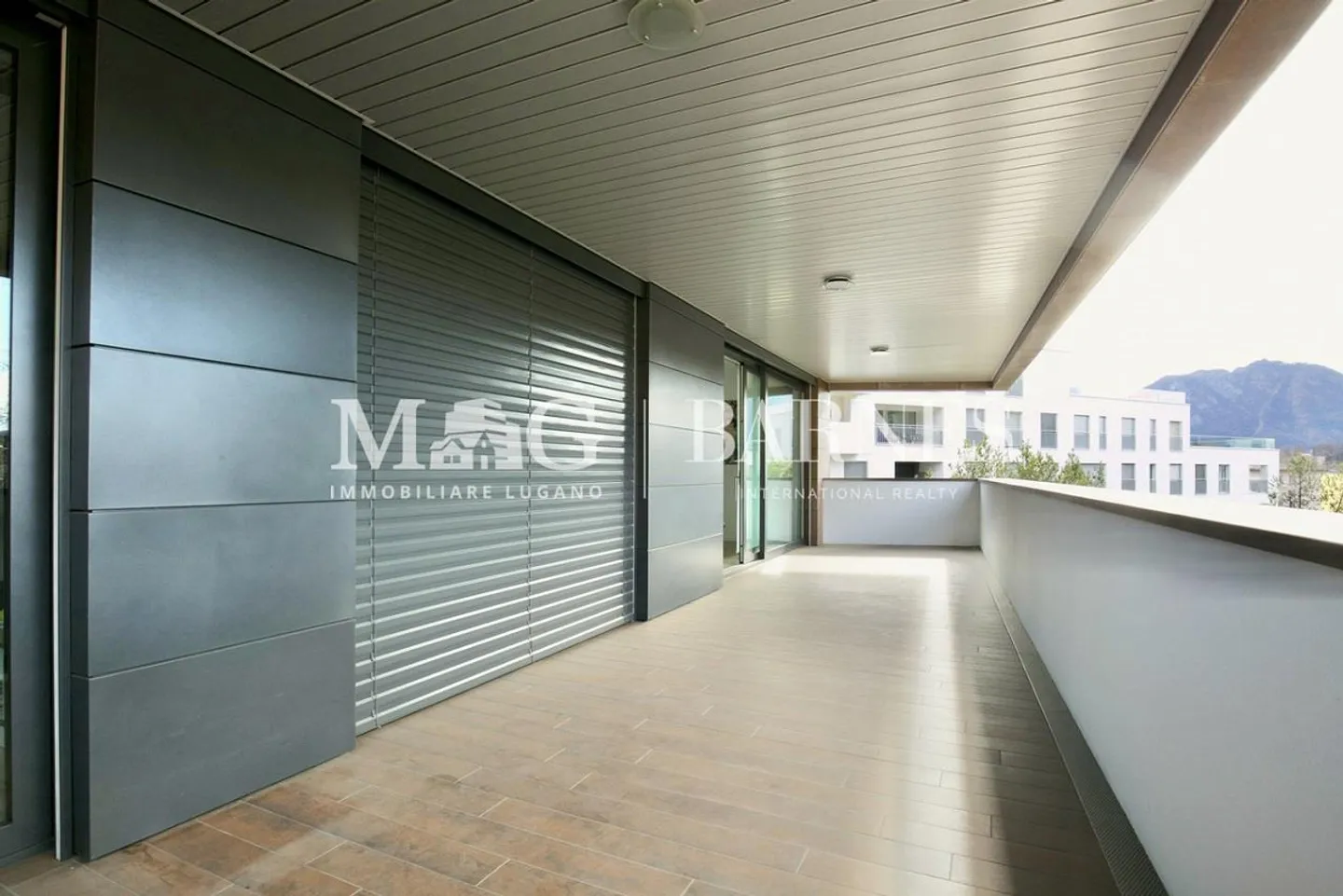 Appartamento moderno con balcone panoramico - Foto 3 di 17