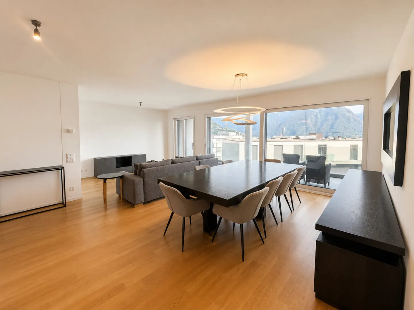 Appartement moderne avec vue sur le lac près du centre-ville - Photo 3 sur 13